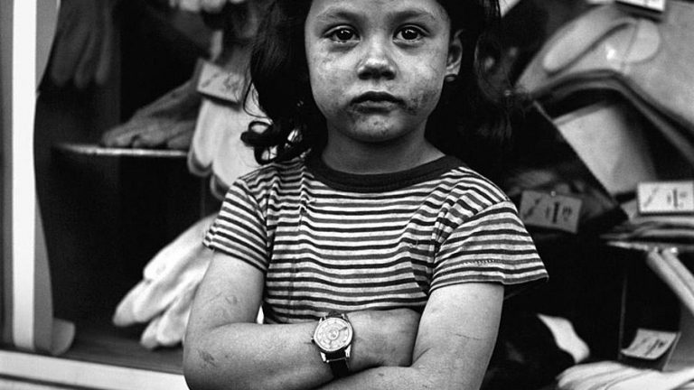 Vivian-Maier-Girl-with-Wristwatch-1024-postbit-2232