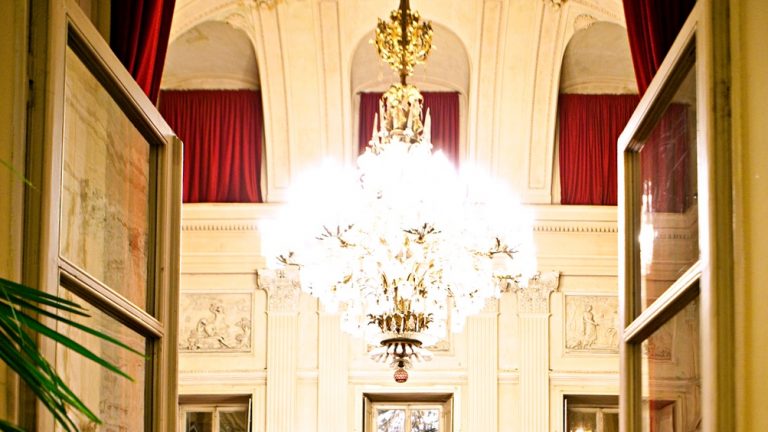 lampadario sala grande circolo lettori torino
